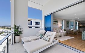Azzure Bokarina Penthouse- Brand New- Ocean View- Resort Style Pool- Steam Room
